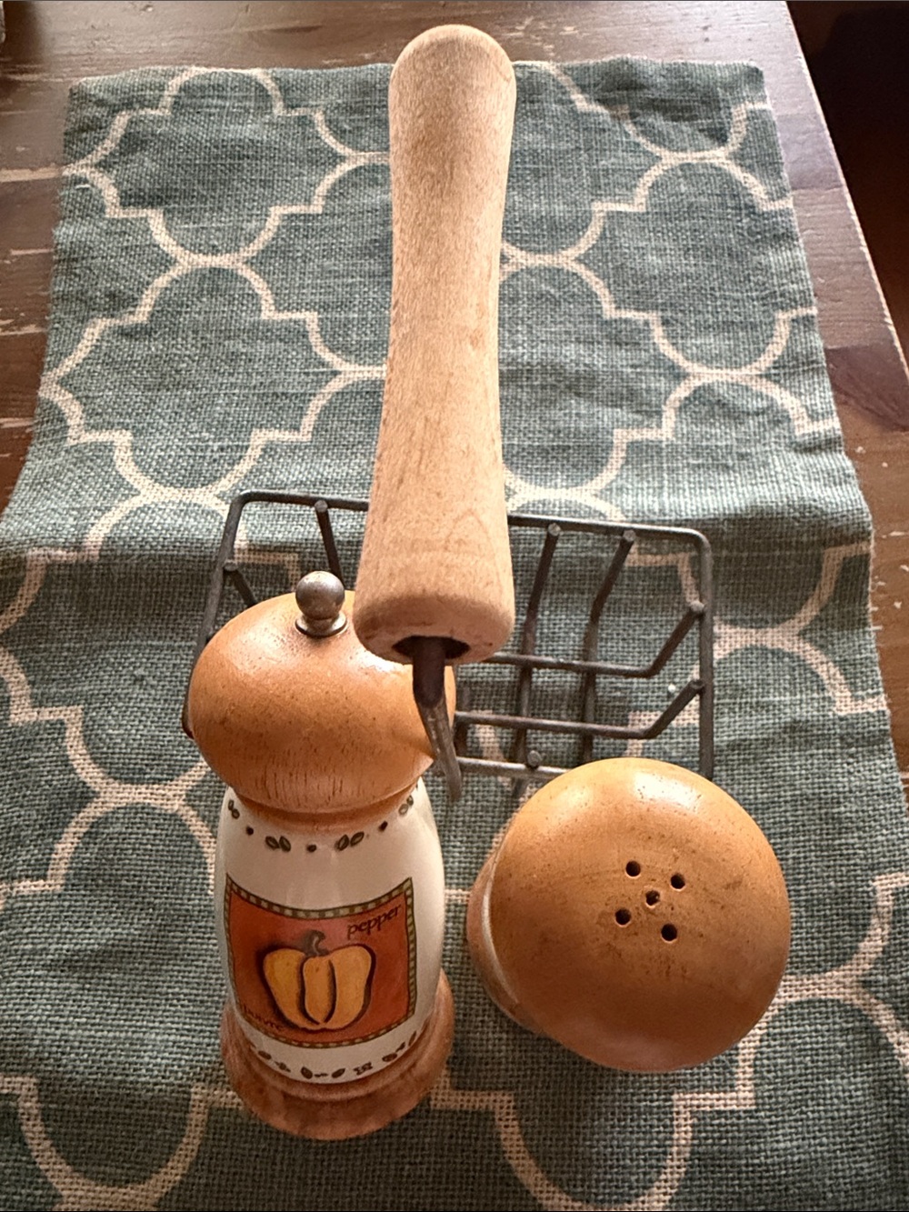 French style Salt & Pepper Shakers - Picture 2 of 12